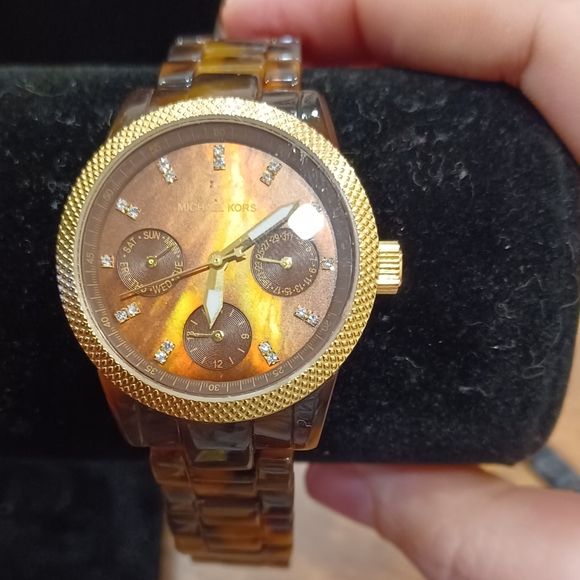 Michael Kors Mini Tortoise Acrylic Ladies Watch MK5399 - Picture 5 of 7